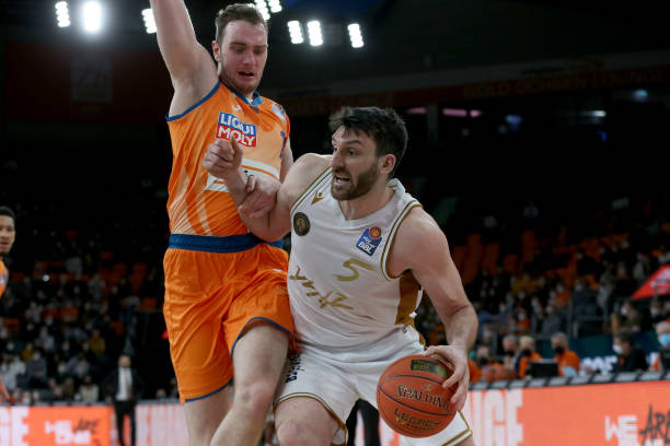 年轻球员成 年轻球员成