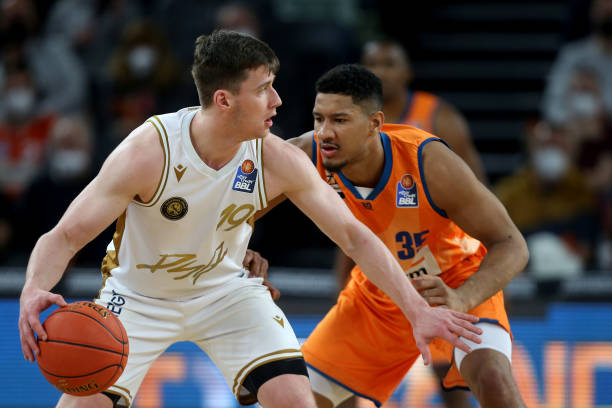 哈利伯顿接 哈利伯顿接