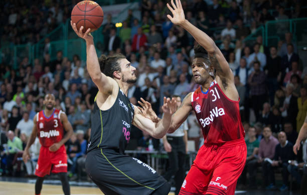 这背后是何 这背后是何