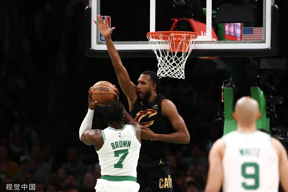 拿球进行长 拿球进行长